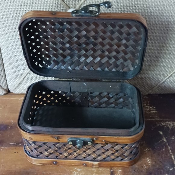 Small Brass Bamboo Storage Box with Horn Lock - Picture 4 of 4